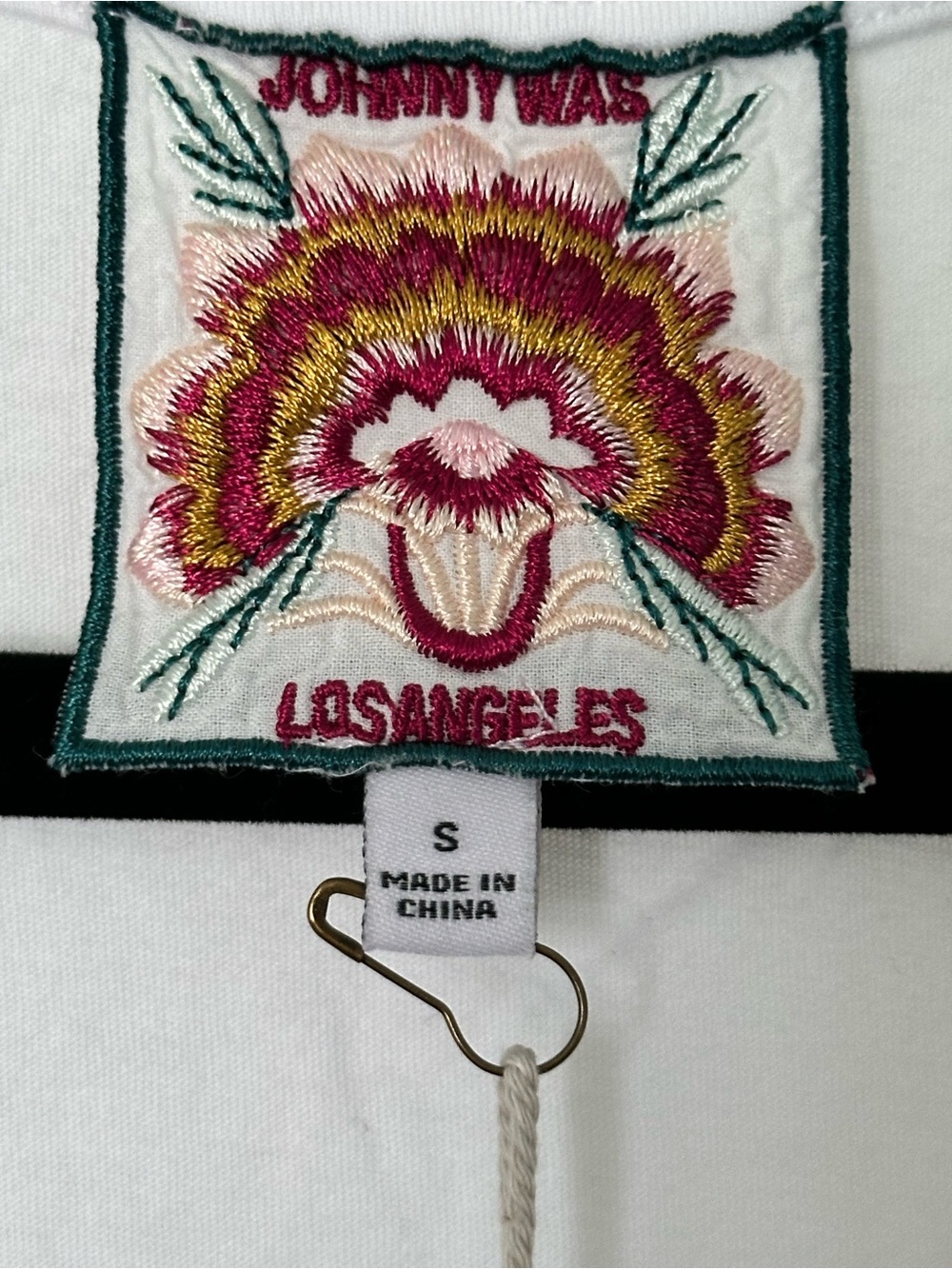NWT ❤️ Johnny Was White Embroidered 'California Dreamin' V-Neck Tee - MSRP $138 - Picture 7 of 7
